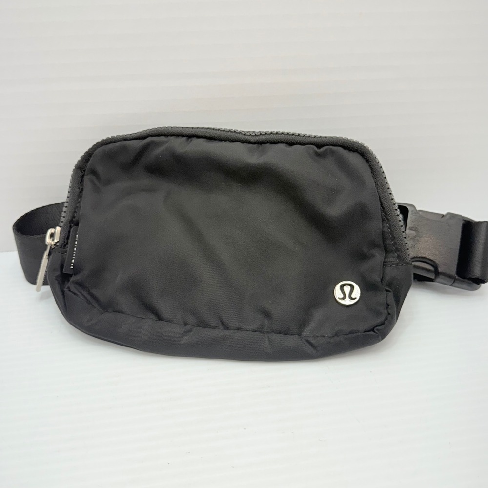 Lululemon Everywhere Belt Bag Black Crossbody Fanny Pack Travel‎
